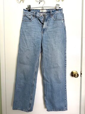 Abercrombie & Fitch High Rise Loose Jeans, Size 2S (26 waist), Medium wash